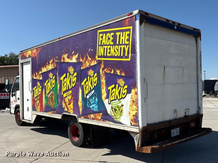 image for item DO5233 2000 Isuzu NPR box truck
