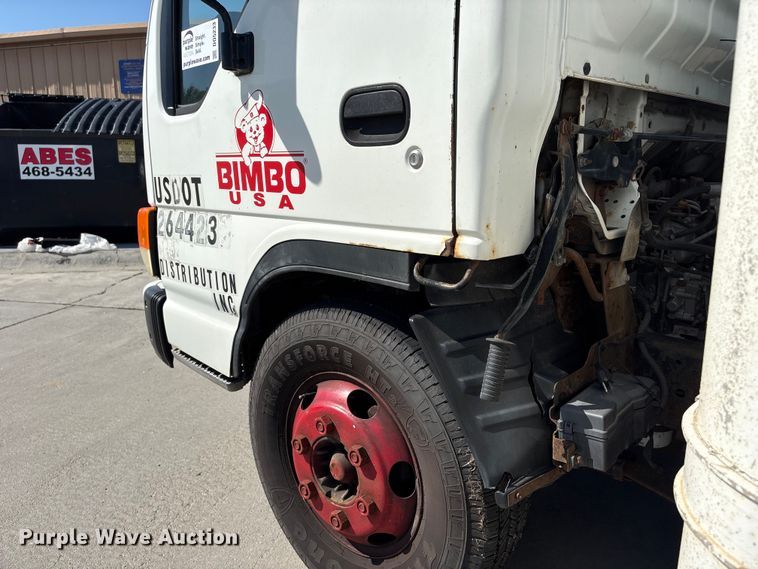 image for item DO5233 2000 Isuzu NPR box truck
