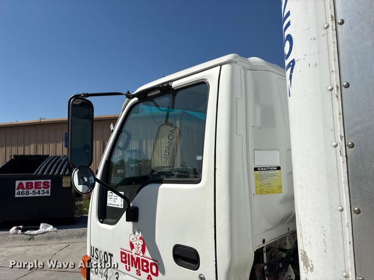 image for item DO5233 2000 Isuzu NPR box truck
