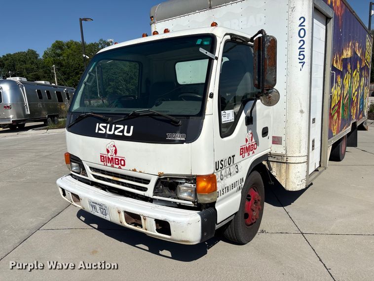 image for item DO5233 2000 Isuzu NPR box truck