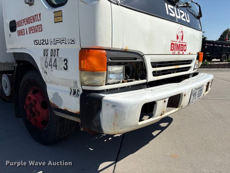 image for item DO5233 2000 Isuzu NPR box truck