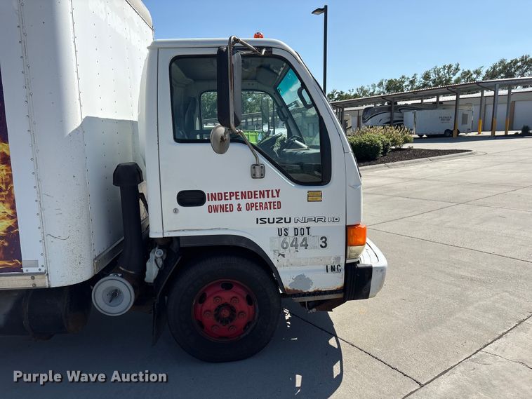 image for item DO5233 2000 Isuzu NPR box truck