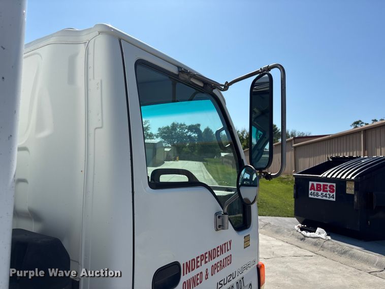 image for item DO5233 2000 Isuzu NPR box truck