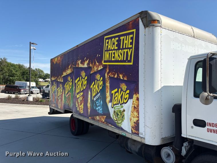 image for item DO5233 2000 Isuzu NPR box truck