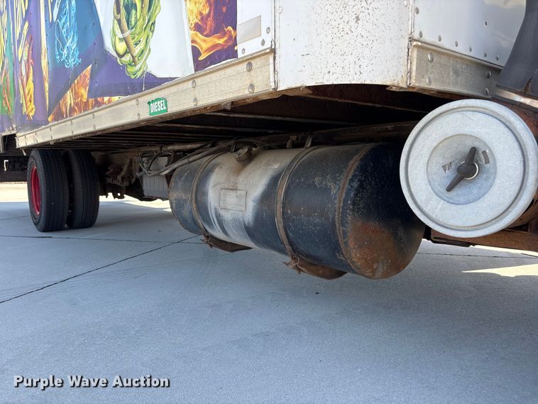 image for item DO5233 2000 Isuzu NPR box truck