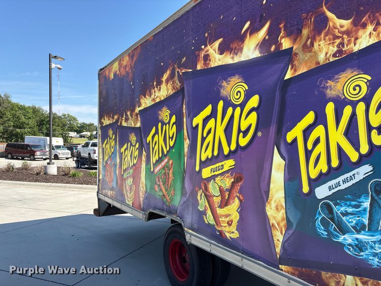 image for item DO5233 2000 Isuzu NPR box truck