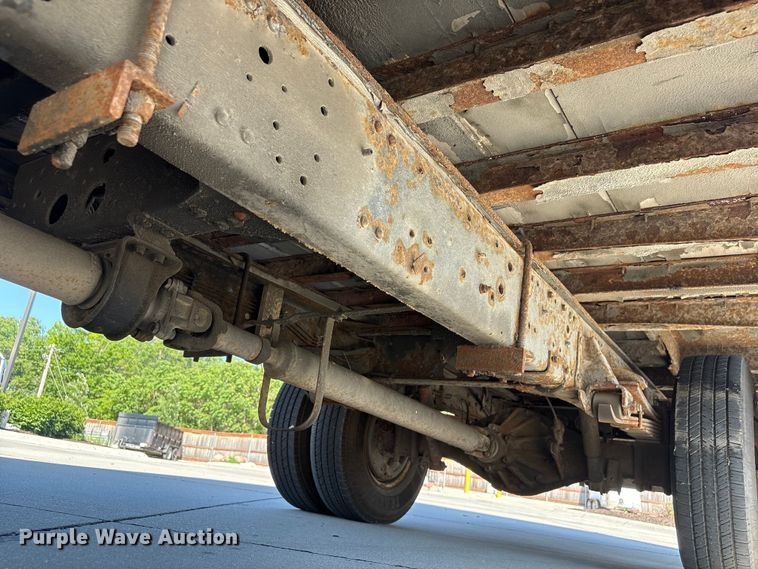 image for item DO5233 2000 Isuzu NPR box truck