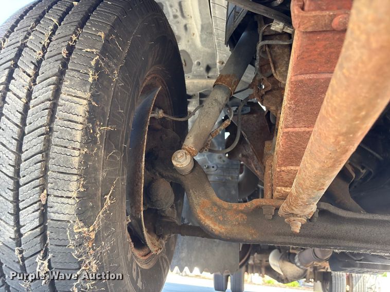 image for item DO5233 2000 Isuzu NPR box truck