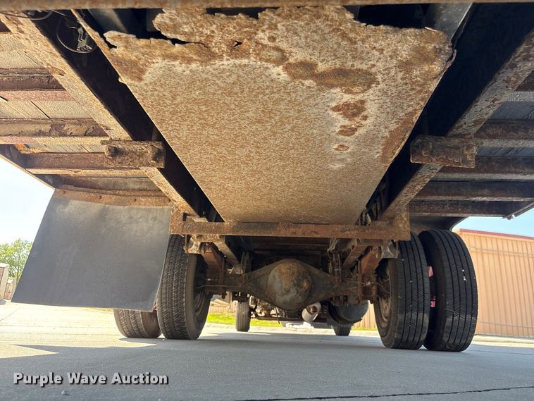 image for item DO5233 2000 Isuzu NPR box truck