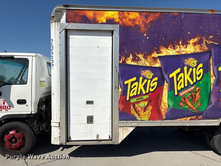 image for item DO5233 2000 Isuzu NPR box truck