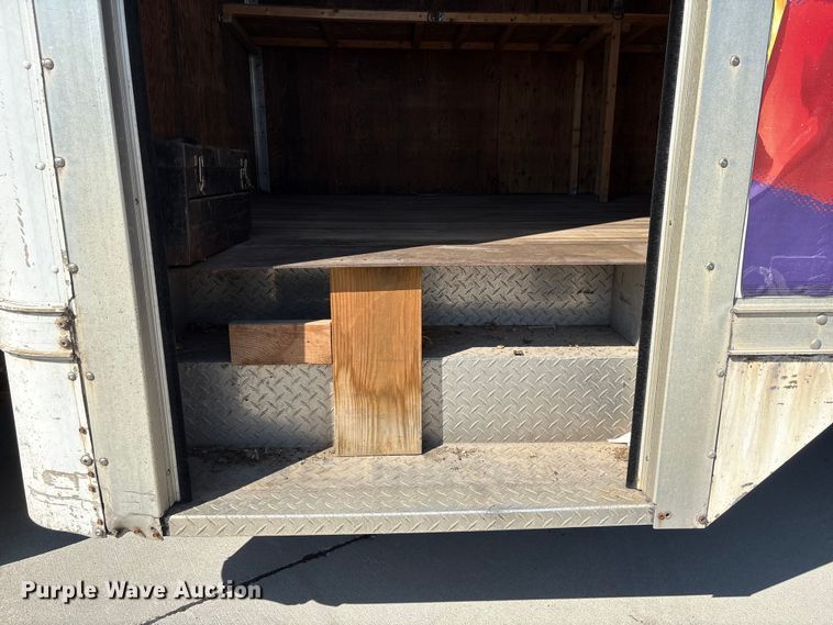 image for item DO5233 2000 Isuzu NPR box truck