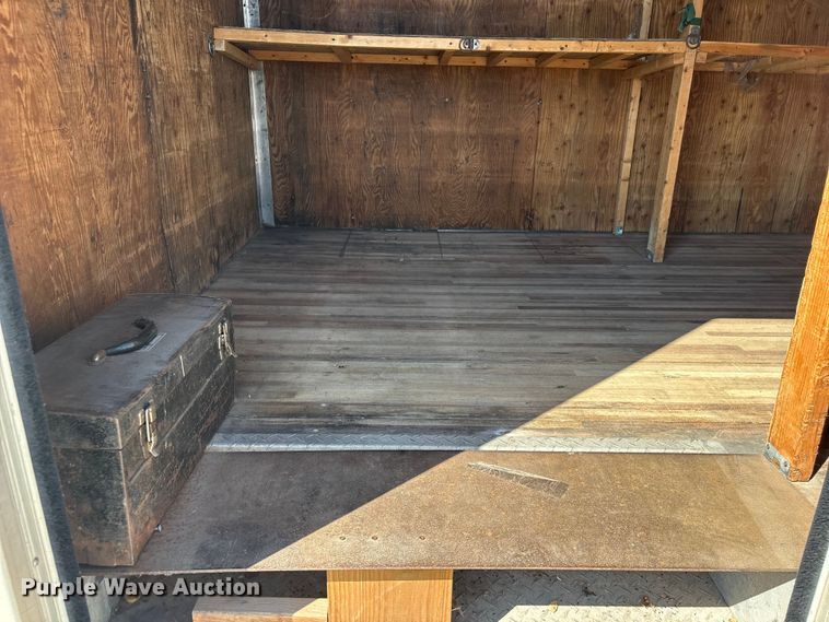 image for item DO5233 2000 Isuzu NPR box truck