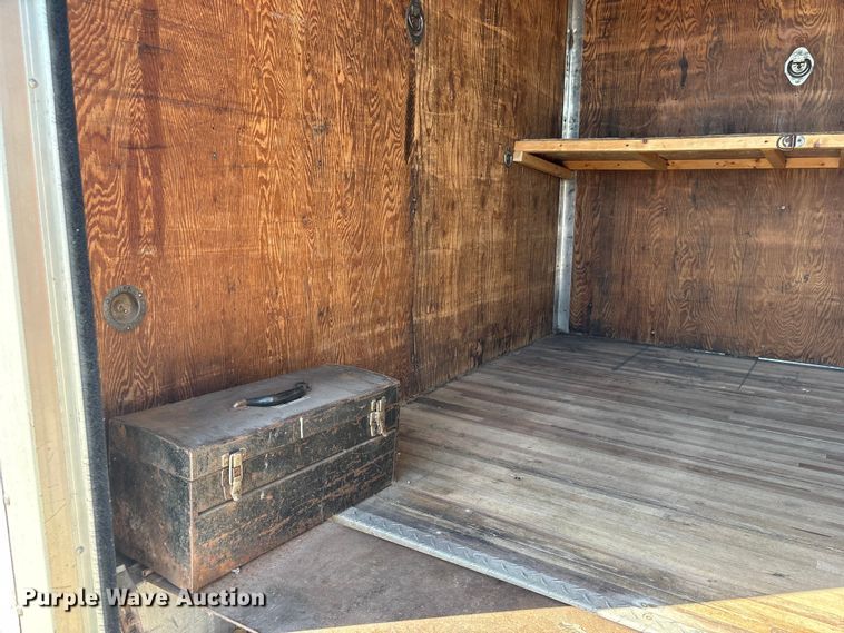 image for item DO5233 2000 Isuzu NPR box truck