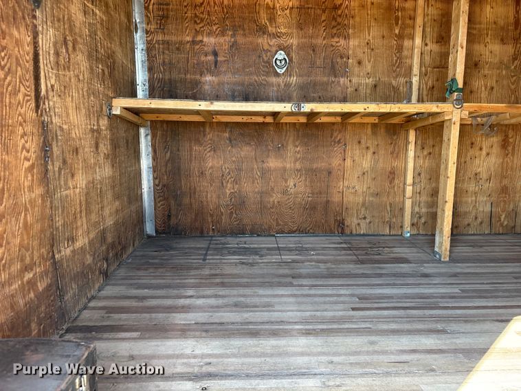image for item DO5233 2000 Isuzu NPR box truck