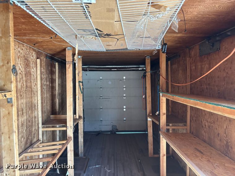 image for item DO5233 2000 Isuzu NPR box truck