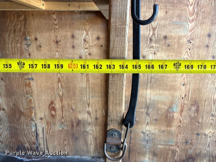 image for item DO5233 2000 Isuzu NPR box truck