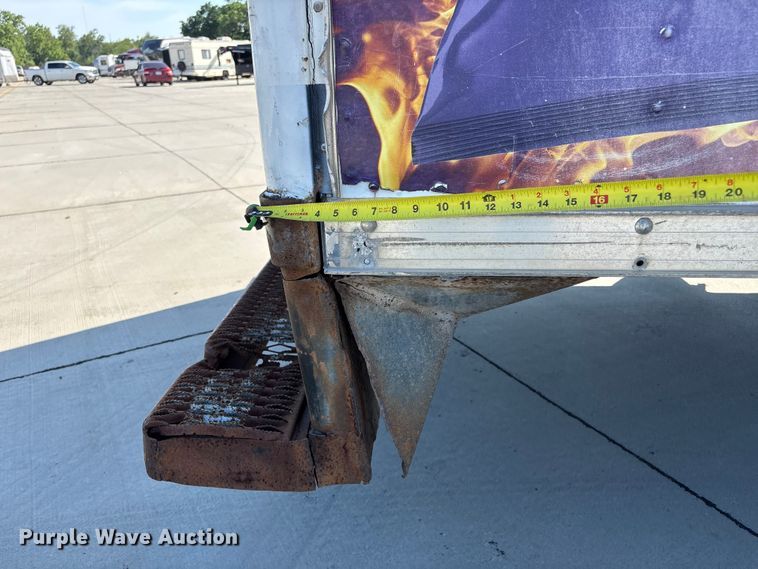 image for item DO5233 2000 Isuzu NPR box truck