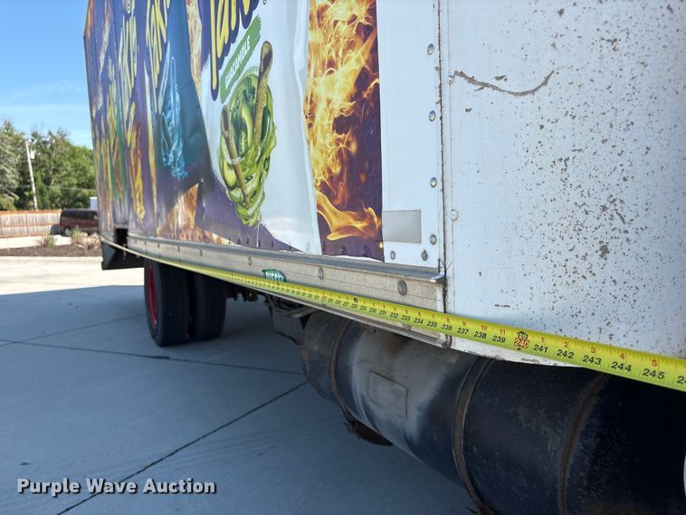 image for item DO5233 2000 Isuzu NPR box truck