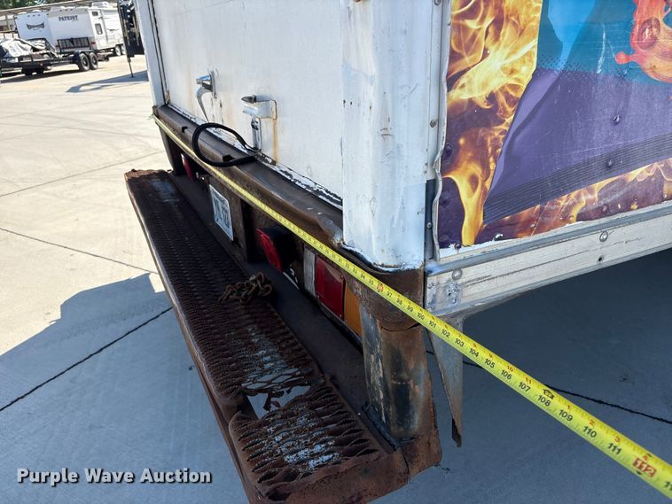 image for item DO5233 2000 Isuzu NPR box truck
