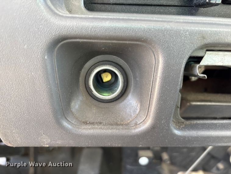 image for item DO5233 2000 Isuzu NPR box truck