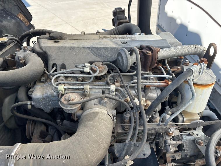 image for item DO5233 2000 Isuzu NPR box truck