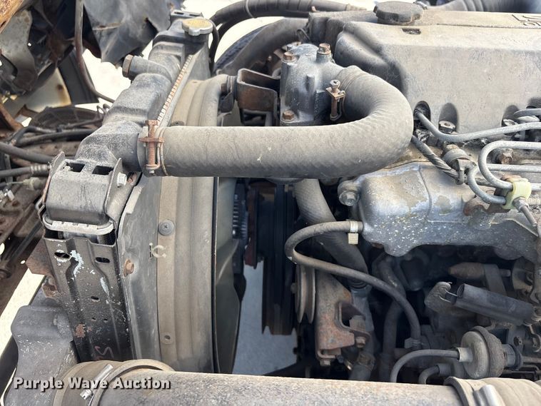 image for item DO5233 2000 Isuzu NPR box truck