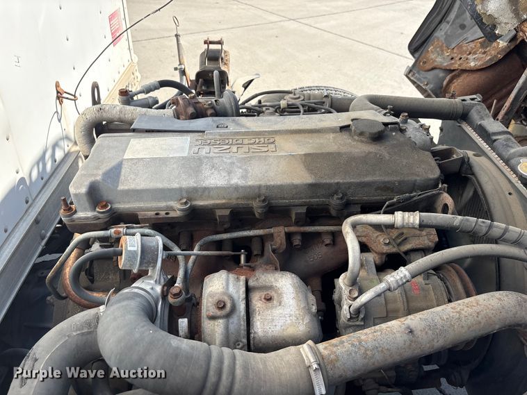 image for item DO5233 2000 Isuzu NPR box truck