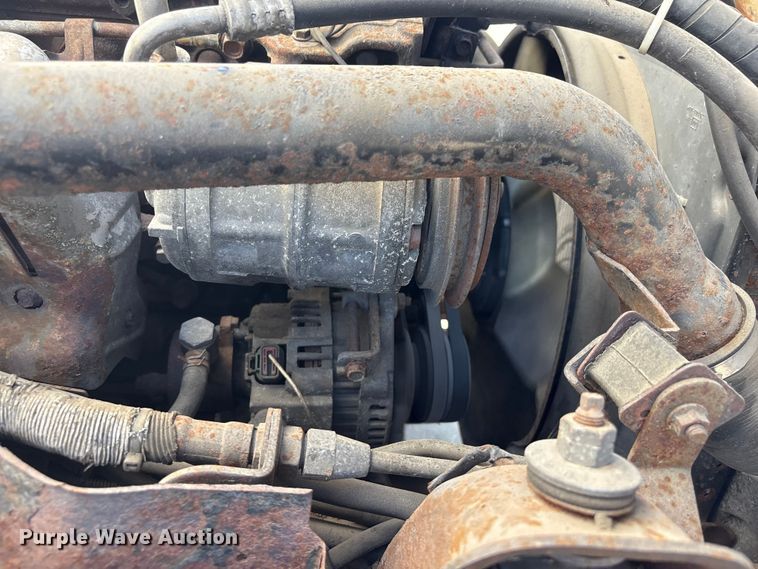 image for item DO5233 2000 Isuzu NPR box truck