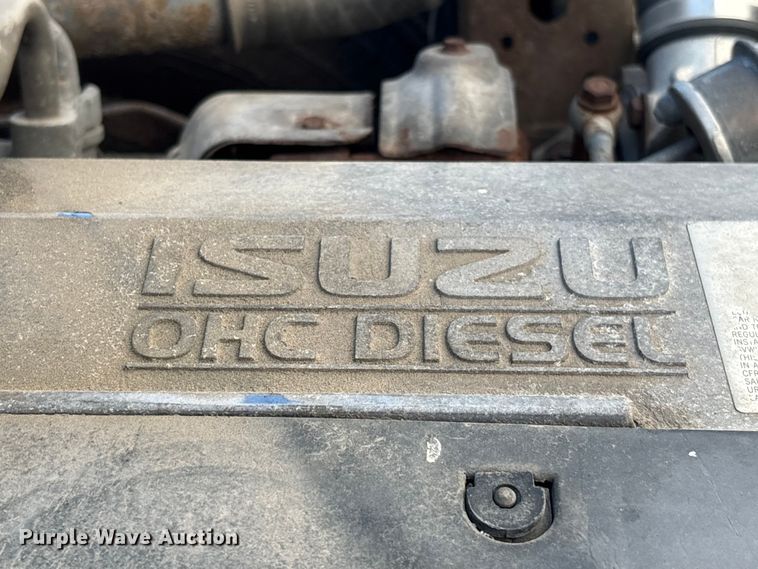 image for item DO5233 2000 Isuzu NPR box truck