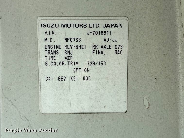 image for item DO5233 2000 Isuzu NPR box truck