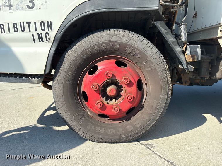 image for item DO5233 2000 Isuzu NPR box truck