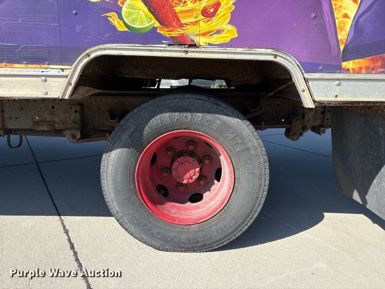 image for item DO5233 2000 Isuzu NPR box truck