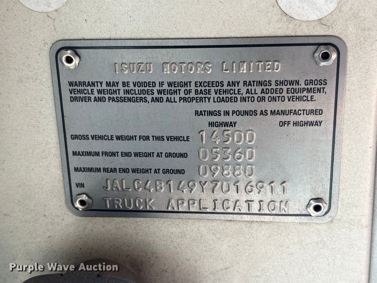 image for item DO5233 2000 Isuzu NPR box truck