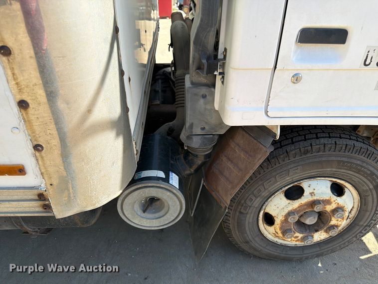 image for item DQ7764 1991 Isuzu NPR box truck
