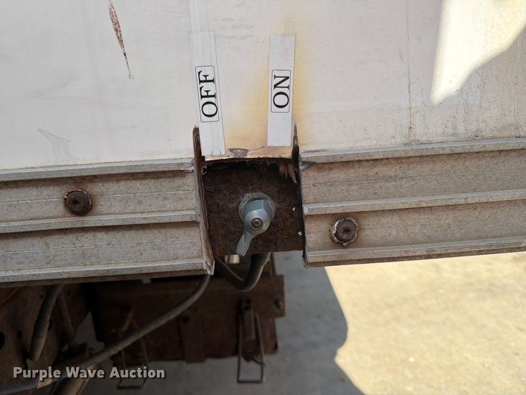 image for item DQ7764 1991 Isuzu NPR box truck