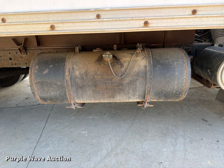 image for item DQ7764 1991 Isuzu NPR box truck