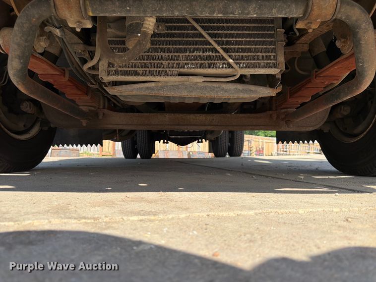 image for item DQ7764 1991 Isuzu NPR box truck
