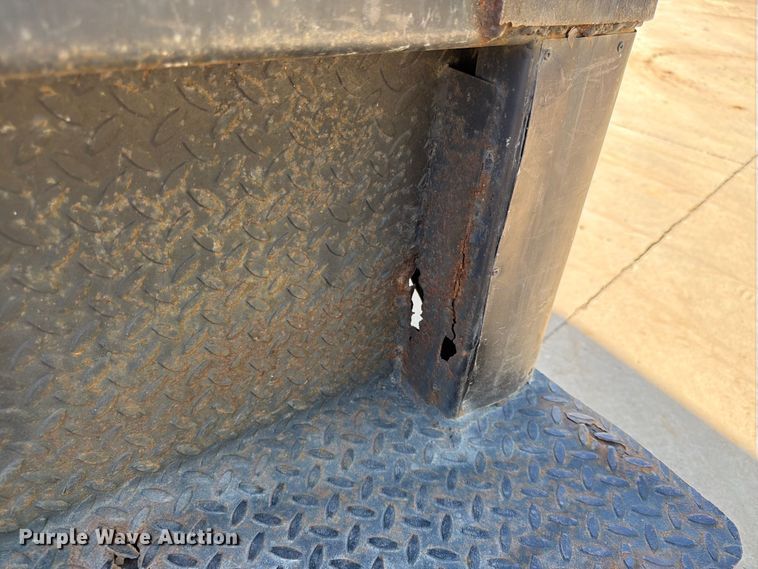image for item DQ7764 1991 Isuzu NPR box truck