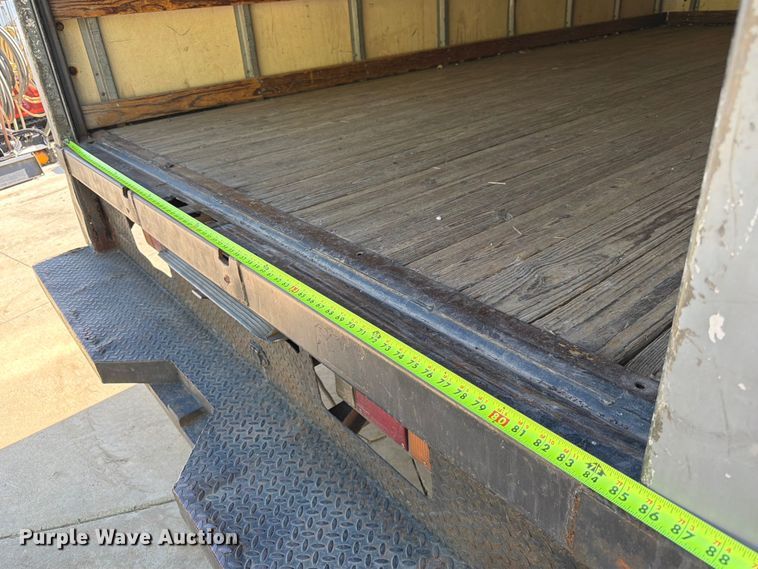 image for item DQ7764 1991 Isuzu NPR box truck