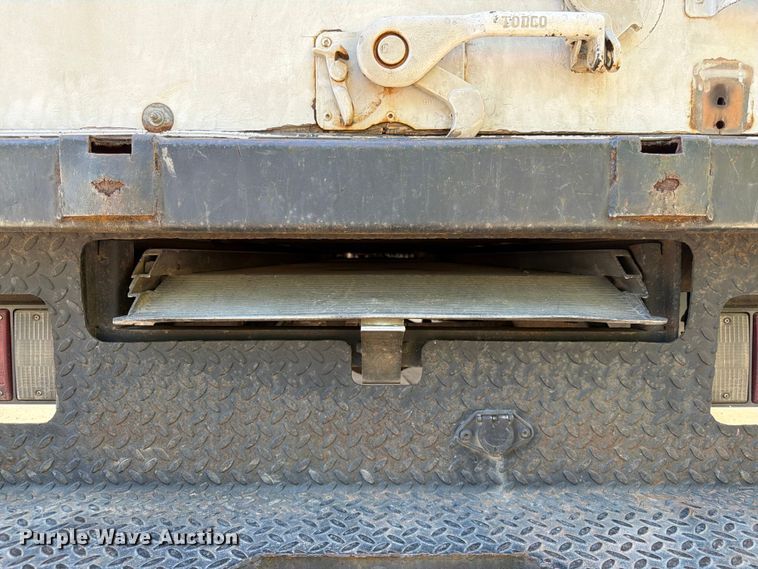 image for item DQ7764 1991 Isuzu NPR box truck