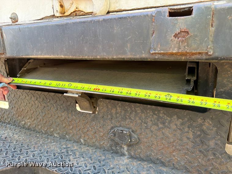 image for item DQ7764 1991 Isuzu NPR box truck