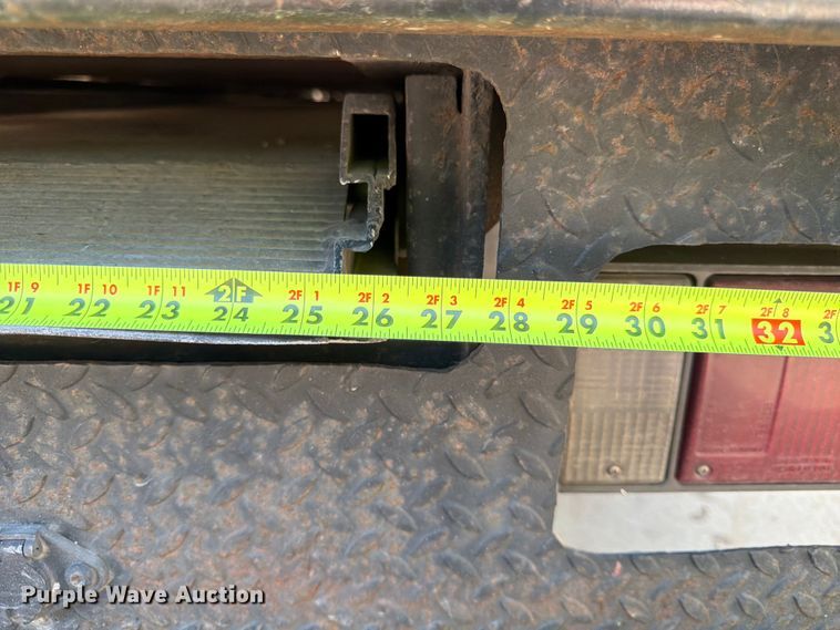 image for item DQ7764 1991 Isuzu NPR box truck