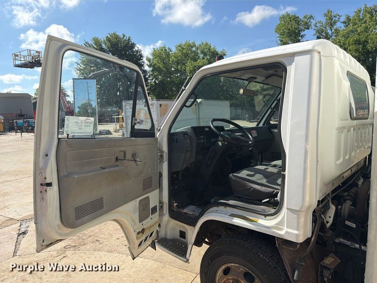 image for item DQ7764 1991 Isuzu NPR box truck