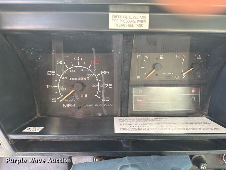 image for item DQ7764 1991 Isuzu NPR box truck