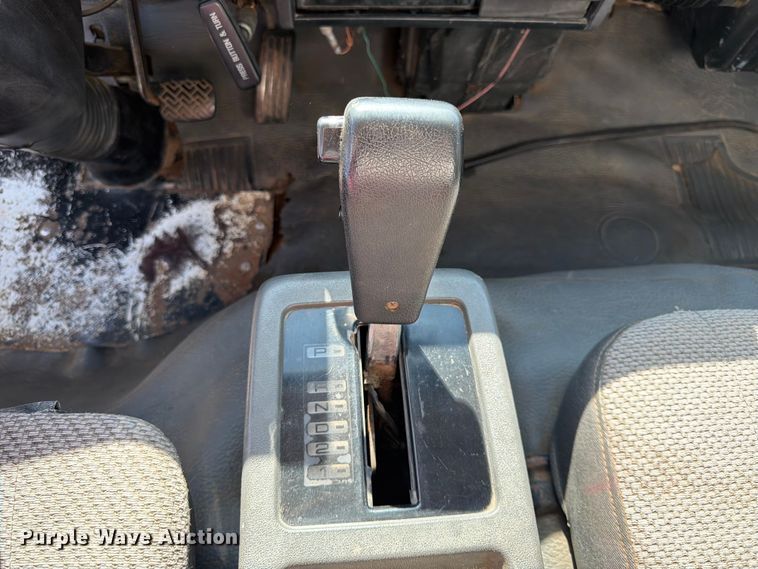 image for item DQ7764 1991 Isuzu NPR box truck