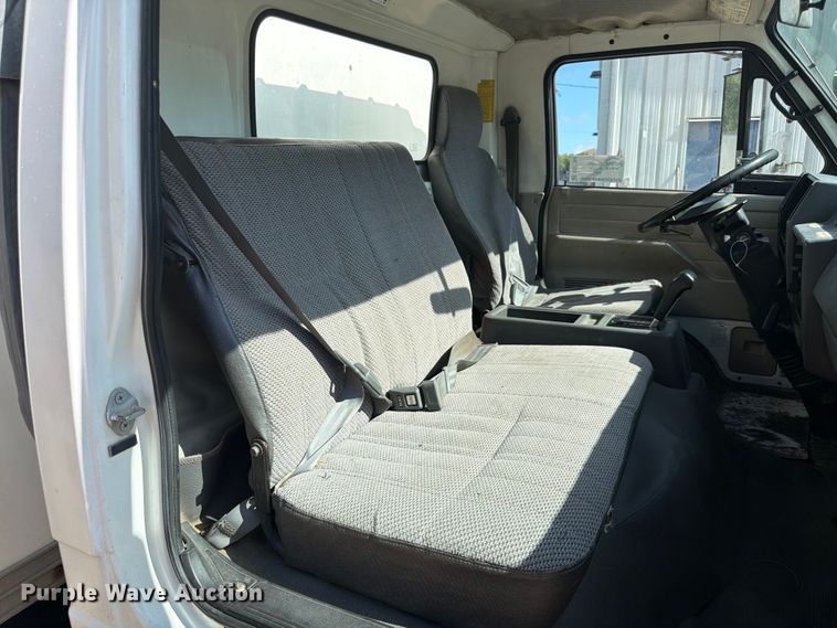image for item DQ7764 1991 Isuzu NPR box truck