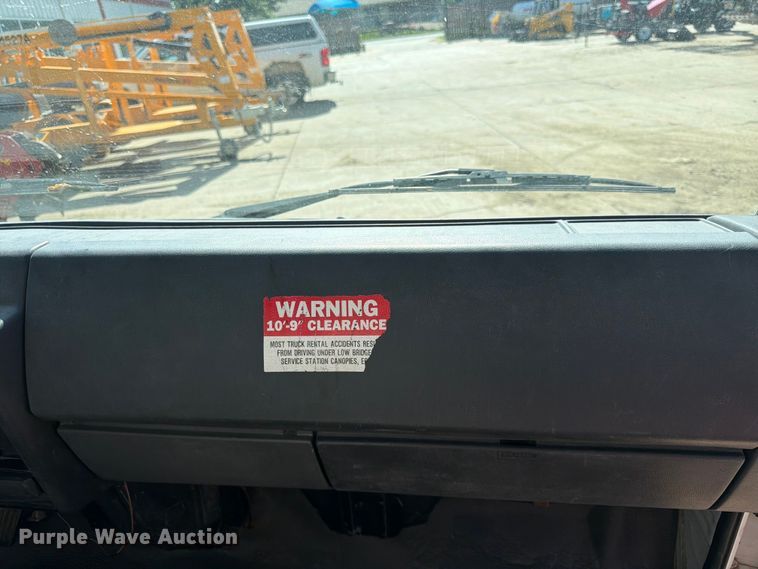 image for item DQ7764 1991 Isuzu NPR box truck