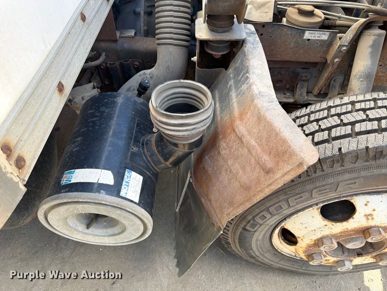 image for item DQ7764 1991 Isuzu NPR box truck