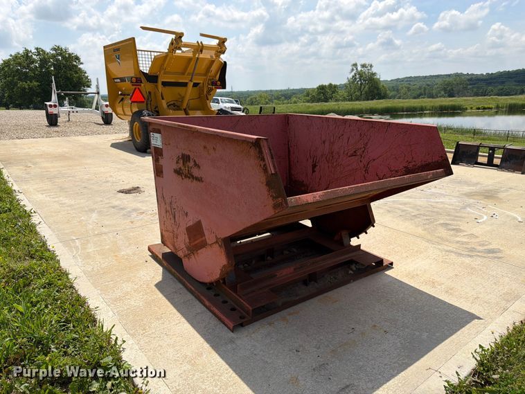image for item DQ7766 Skid mounted dumpster