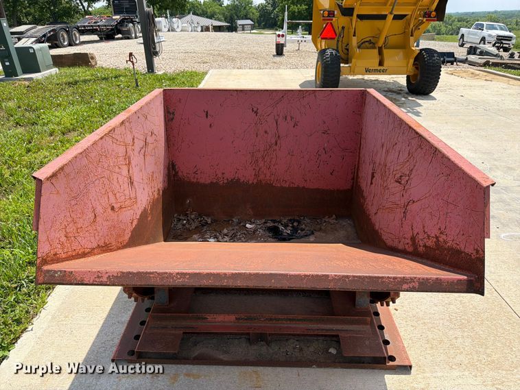 image for item DQ7766 Skid mounted dumpster